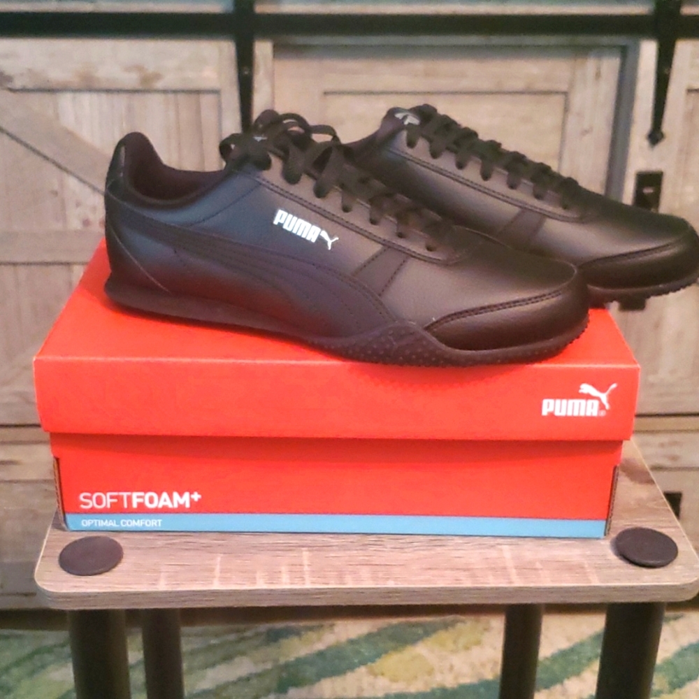 Black Pumas size 8